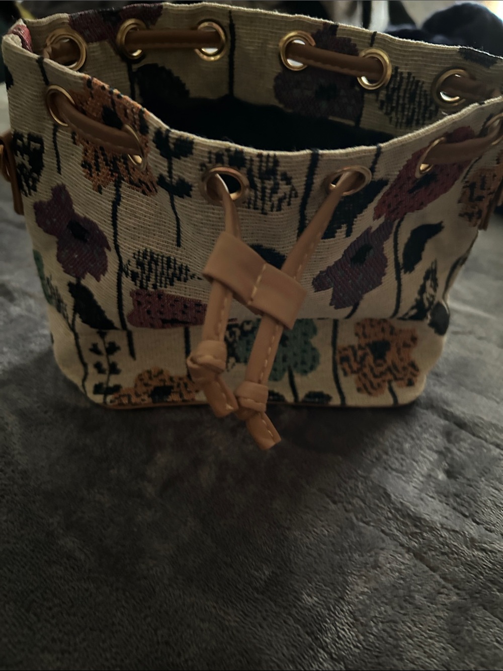 Floral Tapestry Drawstring Bucket Bag - Beige Floral